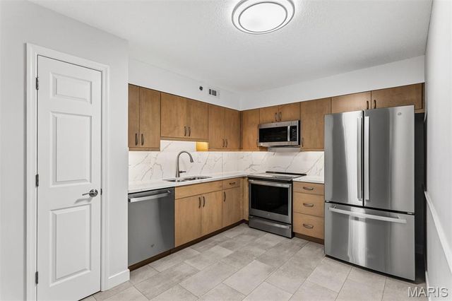 918 Hanna Place Court F, Ballwin, MO 63021