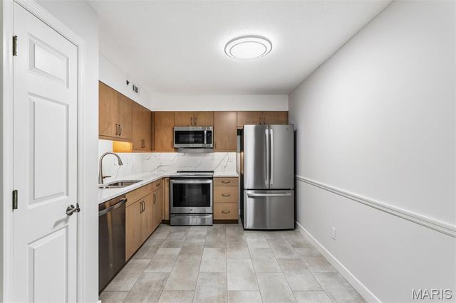 918 Hanna Place Court F, Ballwin, MO 63021
