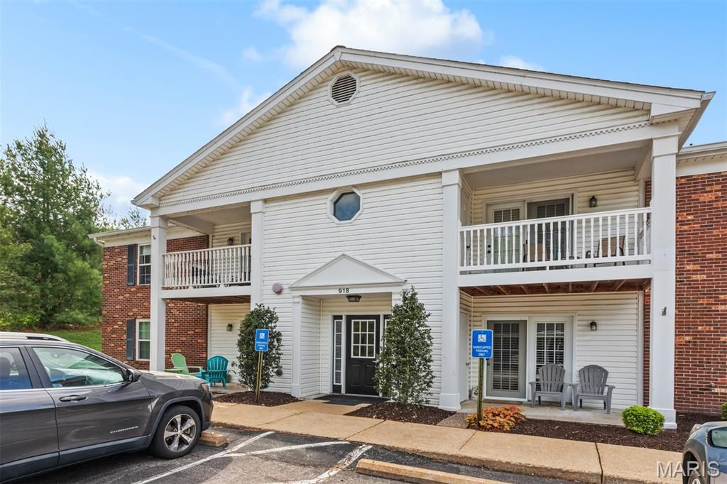 918 Hanna Place Court F, Ballwin, MO 63021