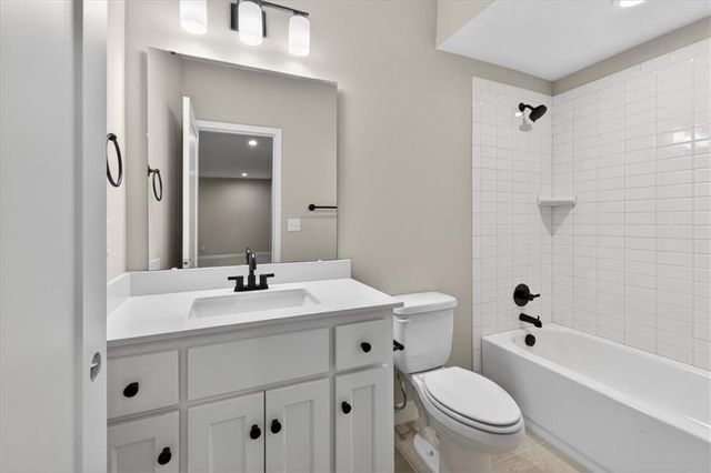 25056 W 94th Terrace, Lenexa, KS 66227