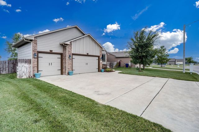 2109 E Sunset St, Goddard, KS 67052