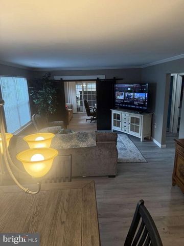 10 NILAND LN, Woodbury, NJ 08096