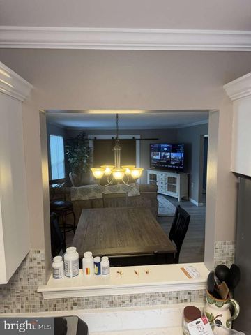 10 NILAND LN, Woodbury, NJ 08096