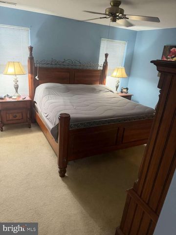 10 NILAND LN, Woodbury, NJ 08096