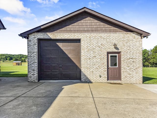3070 SE Tater Peeler Rd, Lebanon, TN 37090