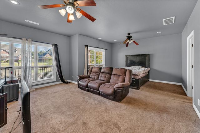 2265 N Covington Park Boulevard, Fayetteville, AR 72703