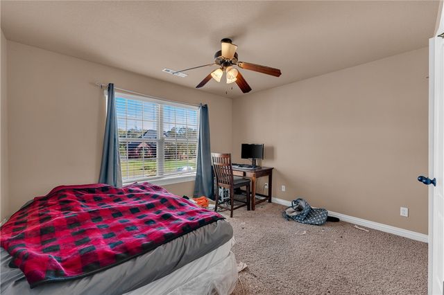 2265 N Covington Park Boulevard, Fayetteville, AR 72703