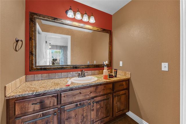 2265 N Covington Park Boulevard, Fayetteville, AR 72703