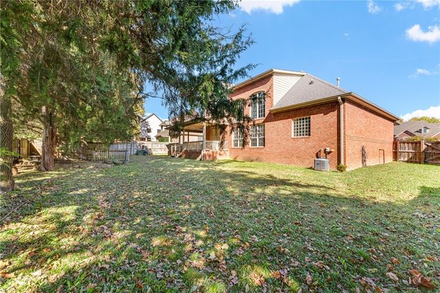 2265 N Covington Park Boulevard, Fayetteville, AR 72703