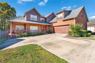 2265 N Covington Park Boulevard, Fayetteville, AR 72703