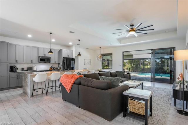 512 SW 15th ST, Cape Coral, FL 33991