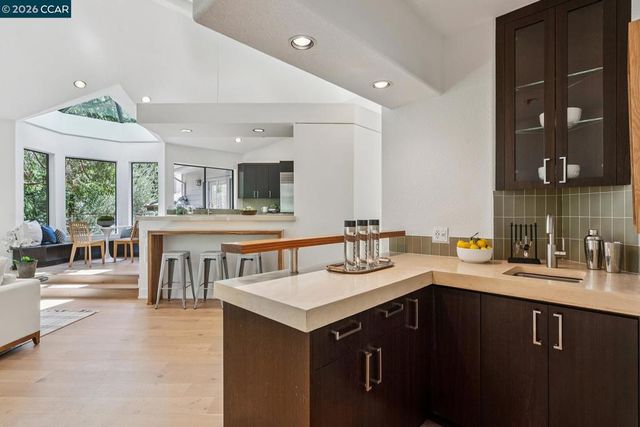 11 Redwood Cir, Lafayette, CA 94549