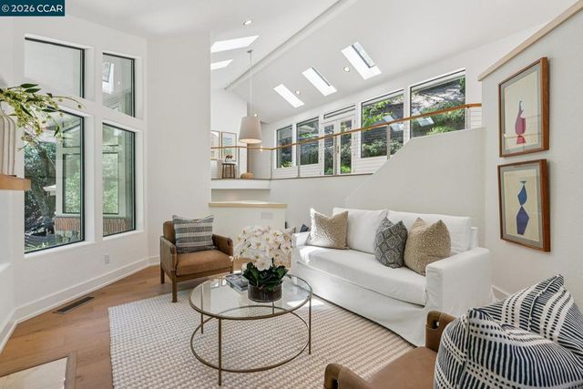 11 Redwood Cir, Lafayette, CA 94549
