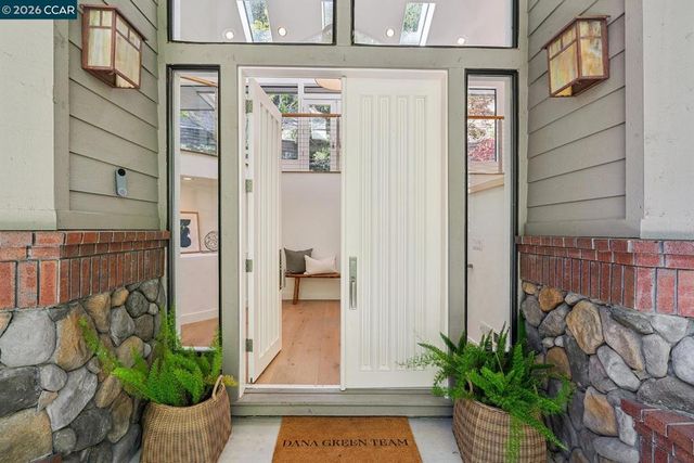 11 Redwood Cir, Lafayette, CA 94549
