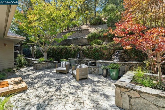 11 Redwood Cir, Lafayette, CA 94549