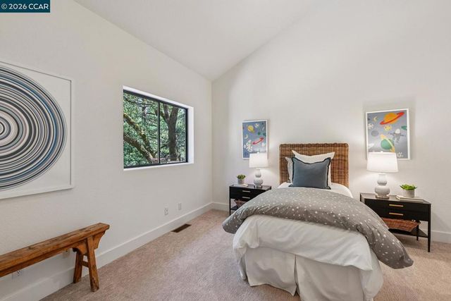 11 Redwood Cir, Lafayette, CA 94549