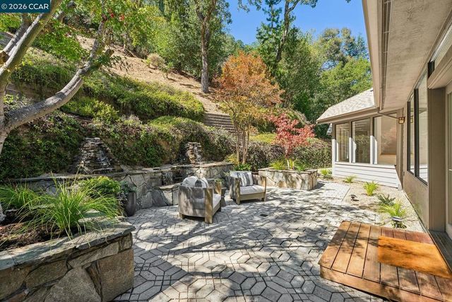 11 Redwood Cir, Lafayette, CA 94549
