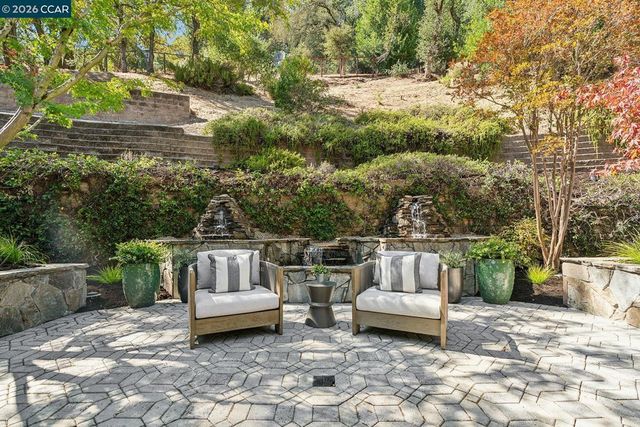11 Redwood Cir, Lafayette, CA 94549