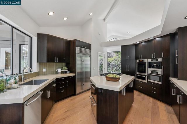 11 Redwood Cir, Lafayette, CA 94549