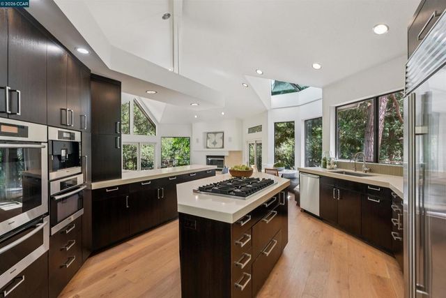 11 Redwood Cir, Lafayette, CA 94549