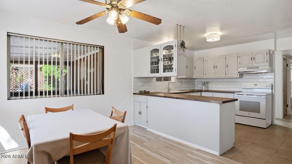 Image 10 of property listing at 3555 E RIMROCK Drive, Rimrock, AZ 86335