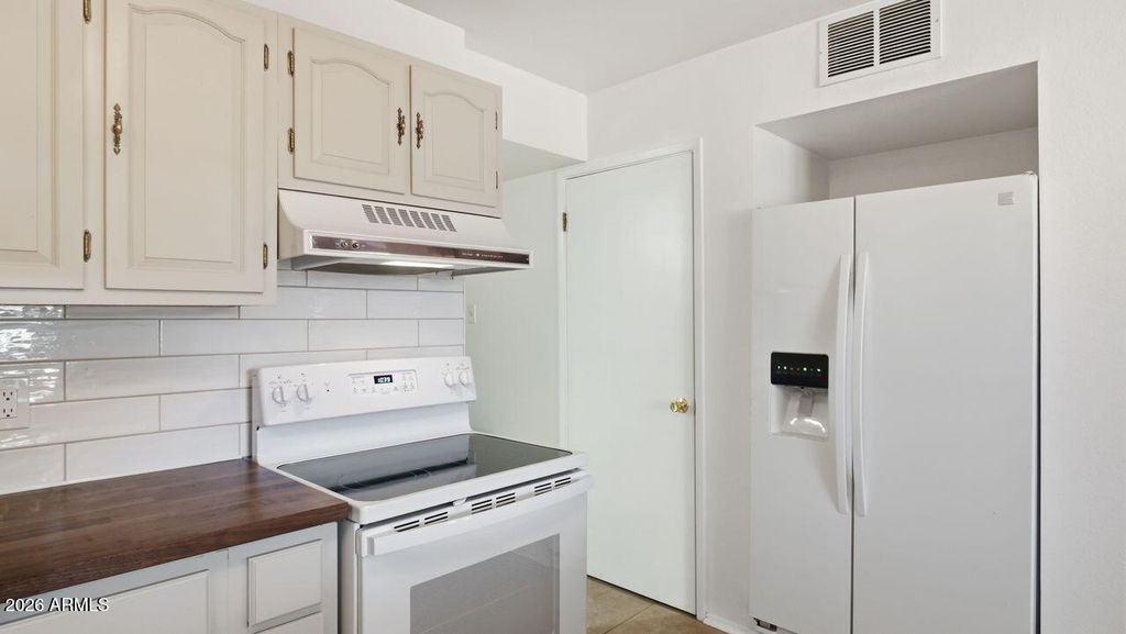 Image 14 of property listing at 3555 E RIMROCK Drive, Rimrock, AZ 86335