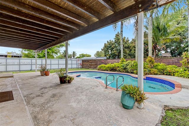 10555 SW 124th Rd, Miami, FL 33186