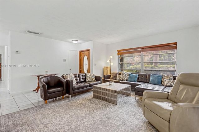 10555 SW 124th Rd, Miami, FL 33186