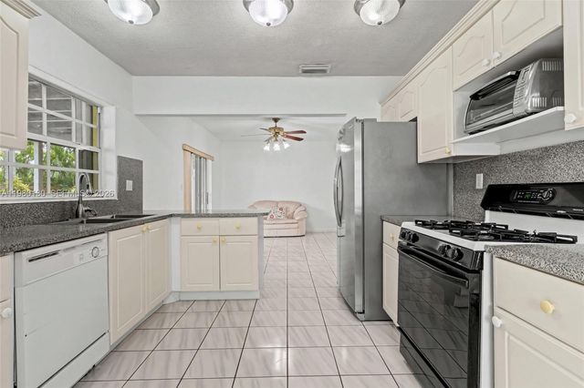 10555 SW 124th Rd, Miami, FL 33186