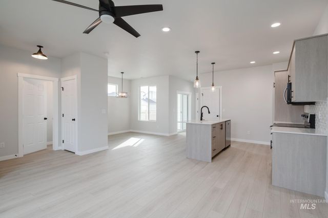 4340 N Camp Creek Ave, Meridian, ID 83646