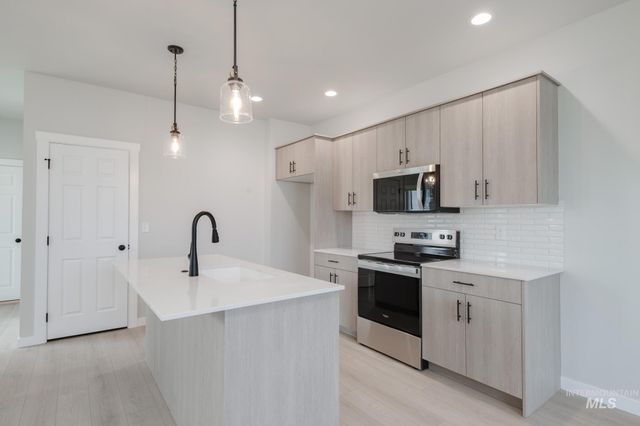 4340 N Camp Creek Ave, Meridian, ID 83646