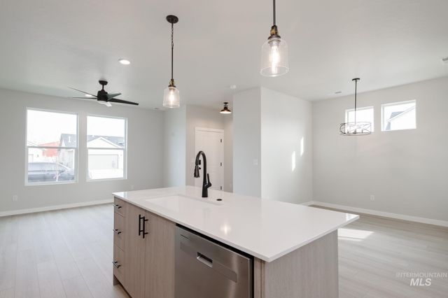 4340 N Camp Creek Ave, Meridian, ID 83646