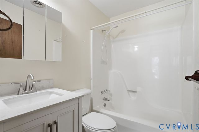 105 Riva Ridge Cir, Sandston, VA 23150