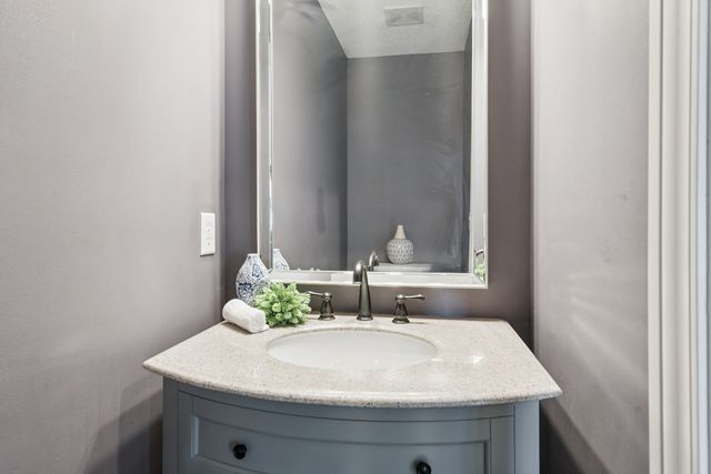 5811 Duggleby Avenue, Davenport, IA 52807