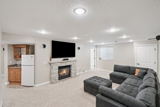 5811 Duggleby Avenue, Davenport, IA 52807