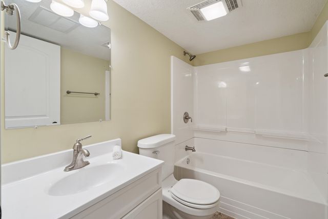 5811 Duggleby Avenue, Davenport, IA 52807