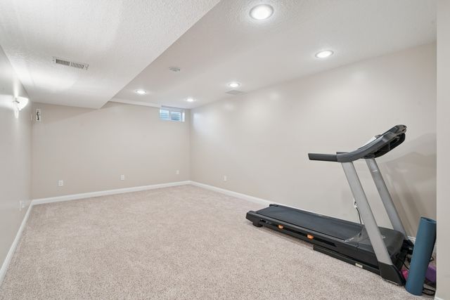 5811 Duggleby Avenue, Davenport, IA 52807