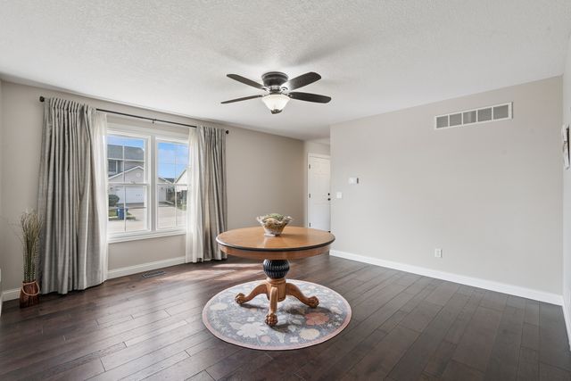 5811 Duggleby Avenue, Davenport, IA 52807