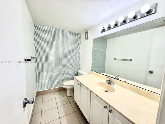 731 N Pine Island Rd 103, Plantation, FL 33324