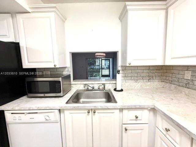 731 N Pine Island Rd 103, Plantation, FL 33324