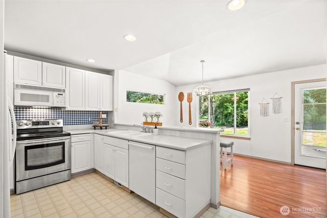13007 Sunridge Way E, Puyallup, WA 98374
