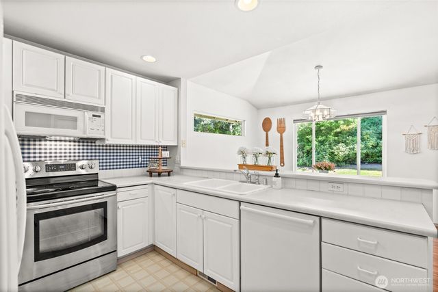 13007 Sunridge Way E, Puyallup, WA 98374