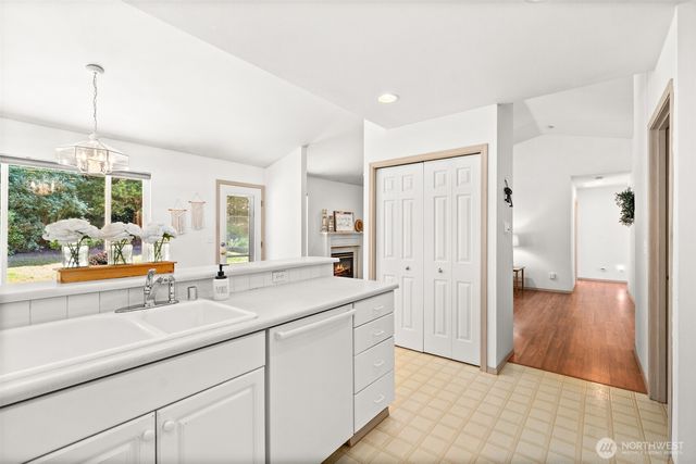 13007 Sunridge Way E, Puyallup, WA 98374
