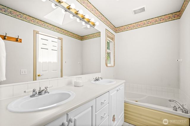 13007 Sunridge Way E, Puyallup, WA 98374