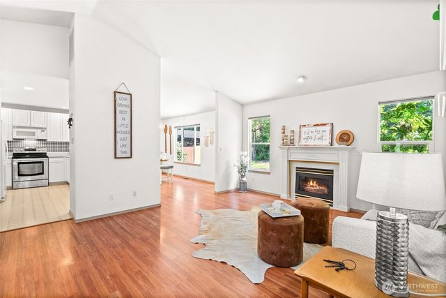 13007 Sunridge Way E, Puyallup, WA 98374