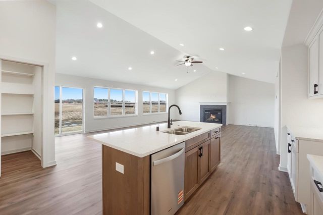 1364 Periwinkle PASS, Oconomowoc, WI 53066