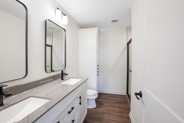 1364 Periwinkle PASS, Oconomowoc, WI 53066