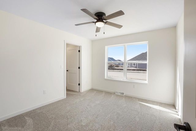 1364 Periwinkle PASS, Oconomowoc, WI 53066