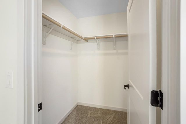 1364 Periwinkle PASS, Oconomowoc, WI 53066