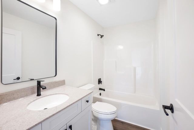 1364 Periwinkle PASS, Oconomowoc, WI 53066